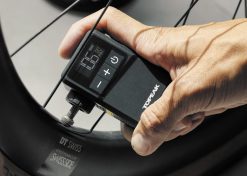 Alternative view of TOPEAK(トピーク) 電動エアーポンプ E- ブースター デジタル ミニ(E-BOOSTER DIGITAL MINI)